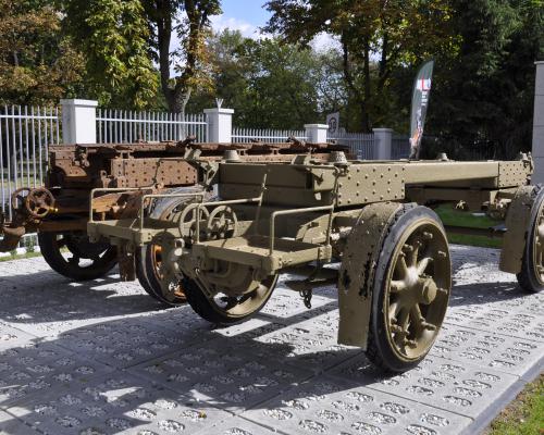 Uroczyste wprowadzenie wózków do moździerzy kal.220mm do Muzeum Wojsk Lądowych