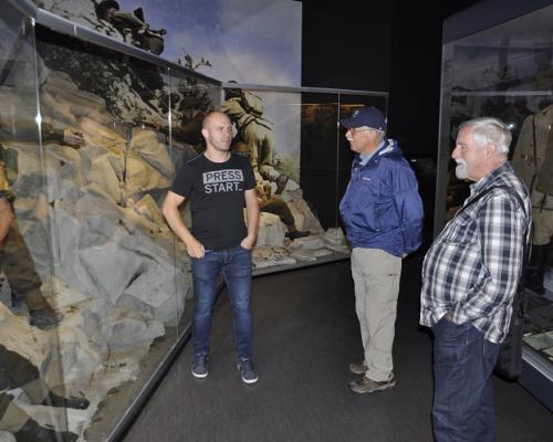 W naszym muzeum gościli dziś przedstawiciele Poloni Amerykańskiej. Wśród nich znajdowali się pracownicy Muzeum Polskiego w Ameryce z siedzibą w Chicago. Największe zainteresowanie naszych gosci wzbudziła wystawa czasowa "Ze świata czterech stron ..." prze