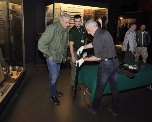 Bogusław Wołoszański w Muzeum Wojsk Lądowych