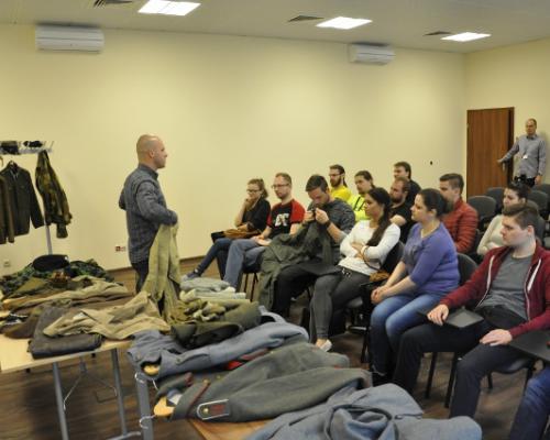 Zajęcia z munduroznastwa dla studentów kierunku Wojskoznastwo z Uniwersytetu Mikołaja Kopernika w Toruniu