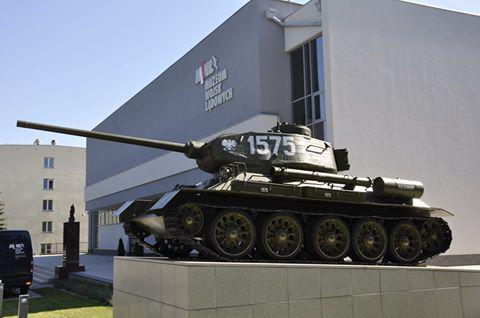 Nowe znaki taktyczne na czołgu T-34/85M2